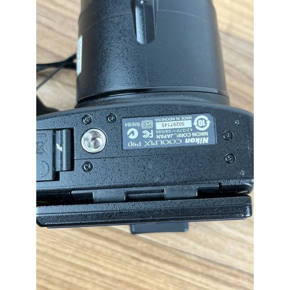 Nikon COOLPIX P90 12.1 MP Digital Camera (Tested) No Charger